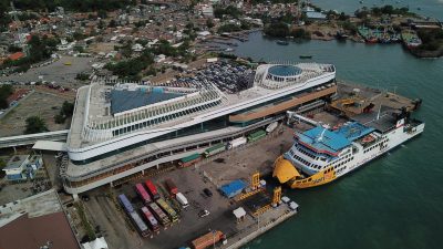 Puncak Arus Kendaraan Nataru Mulai Padati Pelabuhan Merak