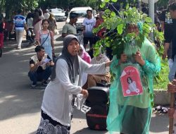 Kritik Caleg Pasang Alat Kampanye di Pohon, Wong Kite: Jangan Dipilih!