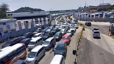 150 Ribu Penumpang dan 36 Ribu Kendaraan Telah Menyebrang Dari Merak Menuju Sumatera