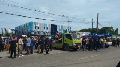 PT Asahimas Dituduh Menganaktirikan Warga Lokal, Demonstrasi Berujung Ricuh