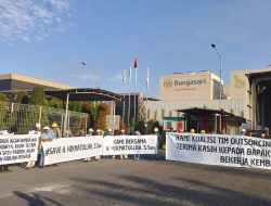 Aksi Solidaritas Buruh Outsourcing di Cilegon: “Kami Bersama Haji Hikmatullah!”