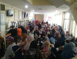 Antrian Mengular di RSUD Cilegon, Janji Smart City dan UHC Tinggal Slogan?