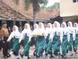 Siswa MTs Al Khairiyah Kamasan Gelar Upacara Hari Pahlawan: “Sekolah Itu Juga Ibadah”