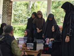Ponpes Baitul Hayat Mancak Salurkan Bantuan Al Qur’an untuk Korban Musibah di Sumatra