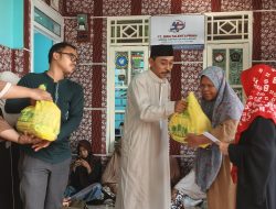 Berbagi Berkah di 22 Ramadan, Keluarga Besar Rachmatullah AS Salurkan 60 Paket Sembako untuk Mustahik