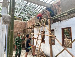 Satgas TMMD 128 Cilegon Kebut Pembangunan Atap Mushola untuk Perkuat Aktivitas Sosial Warga