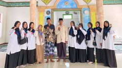 Menyatu dengan Warga Pesisir, Mahasiswa KKM Institut Al-Khairiyah Perkuat Pengabdian Lewat Pengajian Rutin
