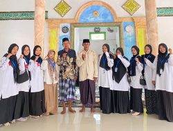 Menyatu dengan Warga Pesisir, Mahasiswa KKM Institut Al-Khairiyah Perkuat Pengabdian Lewat Pengajian Rutin
