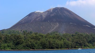 Aktivitas Anak Krakatau Masih Level III Siaga, BPBD Cilegon Minta Warga Tak Terpengaruh Hoaks dan Tetap Waspada