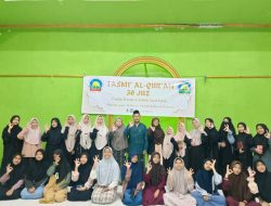 Semangat Kemerdekaan dari Pesantren: Santri Fajrul Karim Tasmi’ 30 Juz Bergilir