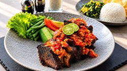 Aston Cilegon Angkat Cita Rasa Banten Lewat Iga Bakar Ujung Kulon
