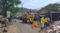 Menjaga Wajah Kota dari Grogol hingga Pulomerak, Dedikasi Petugas Kebersihan yang Tak Banyak Terlihat